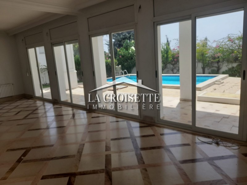 Villa S+5 avec piscine à Gammarth